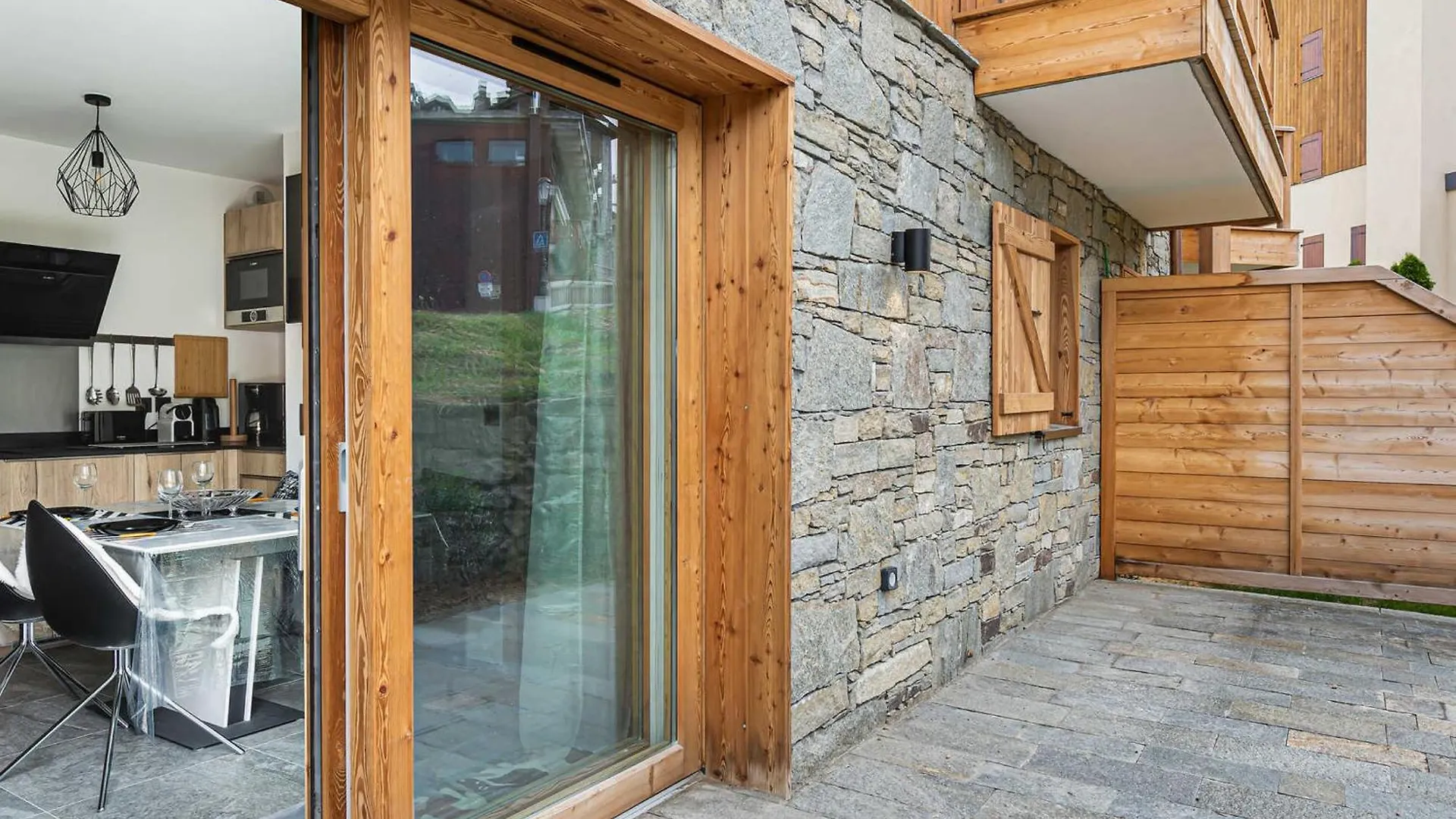 Appartement Moderne A Courchevel Pour 4 Pers, Proche Piste, Parking Et Wifi Inclus - Fr-1-563-69